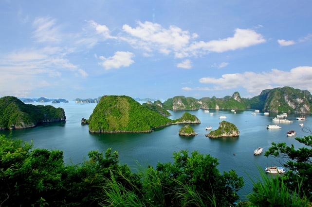 HANOI - HALONG BAY - NINH BINH - SAIGON - CUCHI TUNNELS - MEKONG RIVER DELTA 6D/5N: THE ETERNAL VIETNAM ODYSSEY: FROM ANCIENT CAPITAL TO EMERALD BAYS AND DELTA WHISPERS from 375 USD/person only